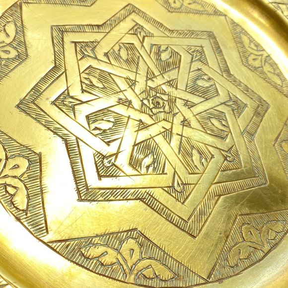 Vintage Islamic Brass Tray, Plate with handmade engraved ornaments the middle - Picture 10 of 10